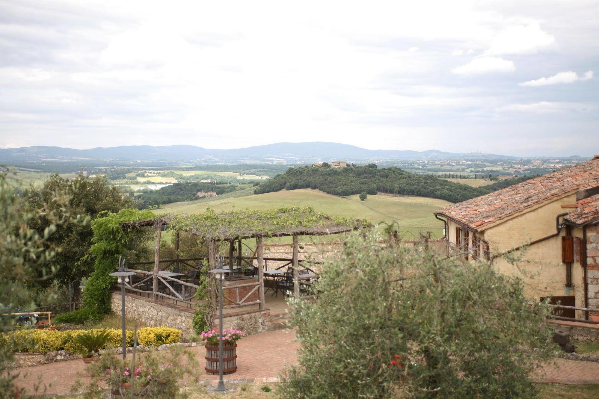 Antico Borgo Poggiarello Hostal Monteriggioni Exterior foto